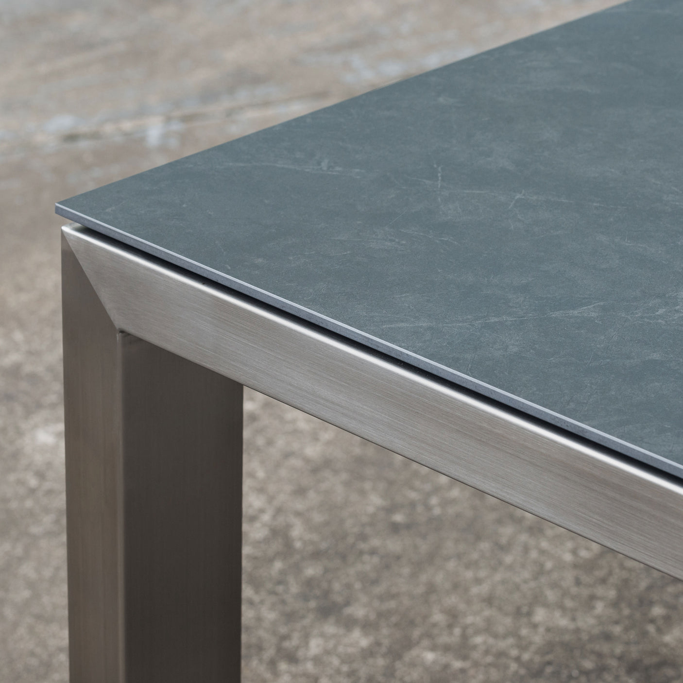 Marikk Deluxe Frontausziehtisch 300/240/180x100cm Keramikplatte mit Edelstahlgestell und Rollen