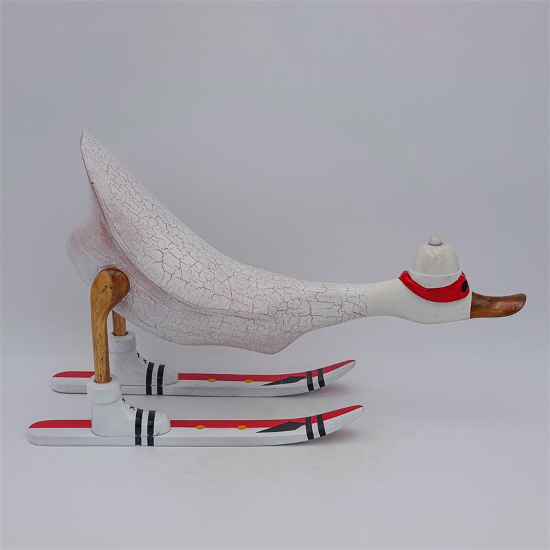 Ente »David« - groß vorn gebeugt weiß mit Ski