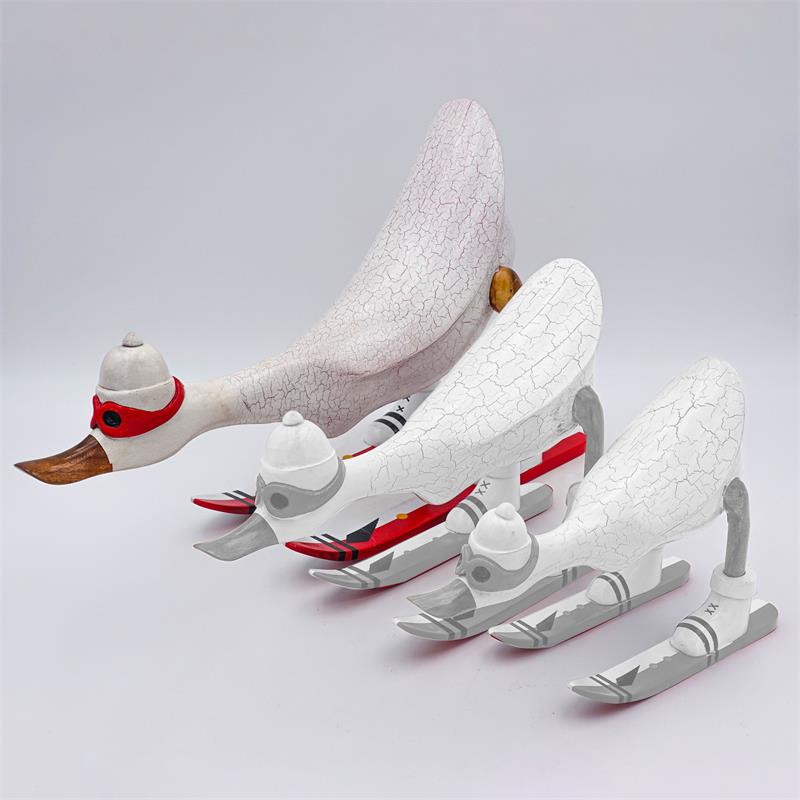 Ente »David« - groß vorn gebeugt weiß mit Ski