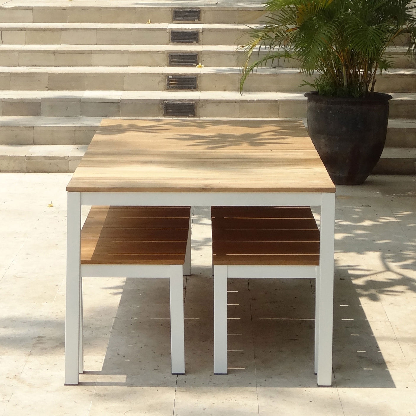 Fides Color Bank Set 200/2/2 Teak Grade A mit Aluminiumgestell bestehend aus 1 Tisch mit 2 Gartenbänken und 2 Beistelltischen/Hockern