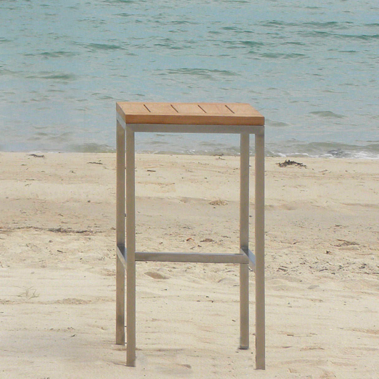 Tabouret de bar Florence en teck avec structure en acier inoxydable
