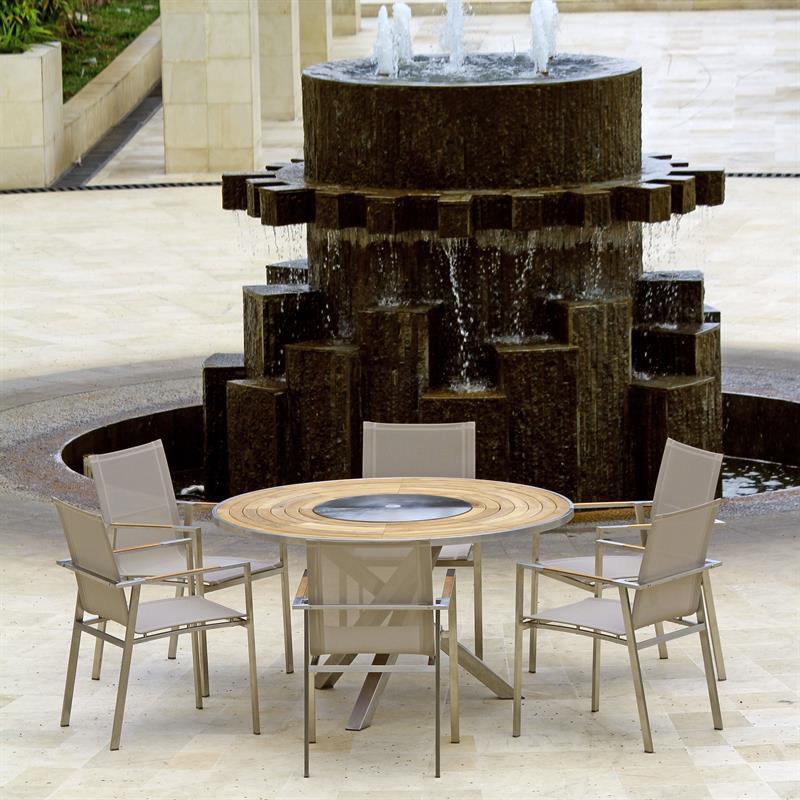 Table Signature ronde 137 cm en teck avec plateau rotatif en acier inoxydable