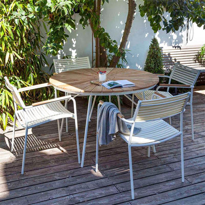 Table Ellen 130 cm ronde en aluminium anthracite thermolaqué avec plateau en teck