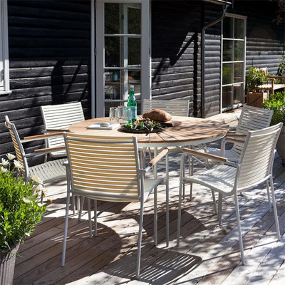 Table Ellen ronde 130 cm en aluminium blanc thermolaqué avec plateau en teck
