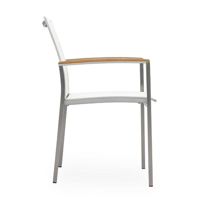 Chaise empilable Alzette Eco en acier inoxydable avec Batyline et accoudoirs en teck