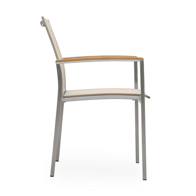 Chaise empilable Alzette Eco en acier inoxydable avec Batyline et accoudoirs en teck