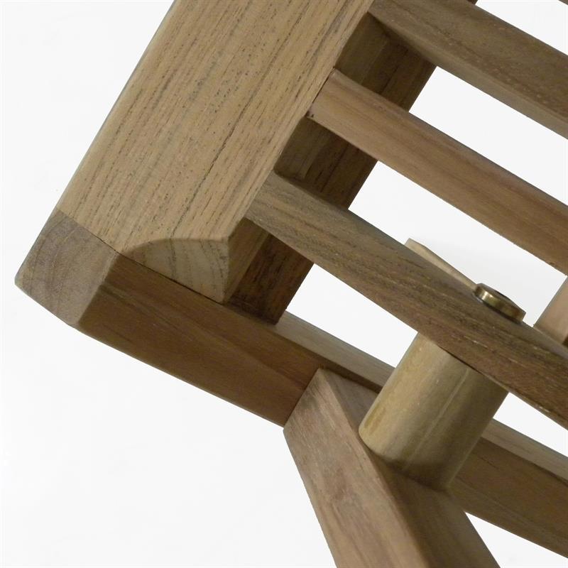 Chaise pliante Raffles avec accoudoirs en teck de qualité A avec ferrures en laiton