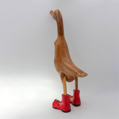 Canard géant « Claudine » beige-brun dressé avec des chaussures rouges