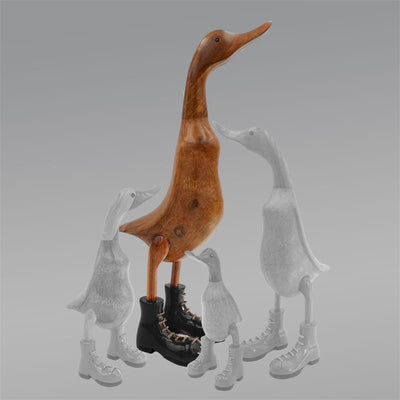 Canard »Clemens« beige-marron dressé avec des chaussures noires
