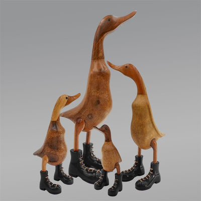 Canard »Clemens« beige-marron dressé avec des chaussures noires