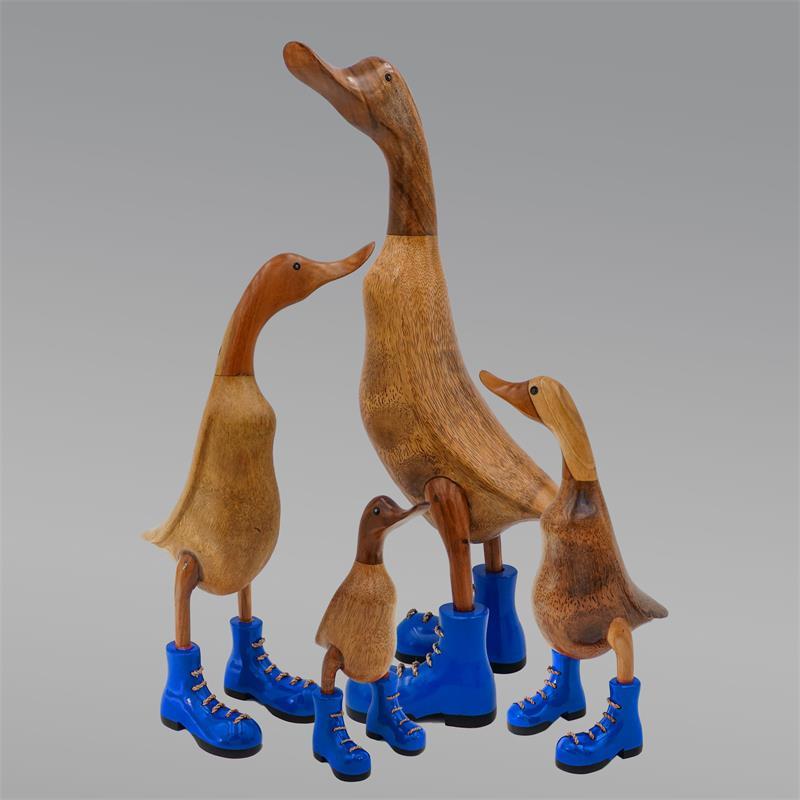 Canard »Klaas« brun moyen dressé avec des chaussures bleues