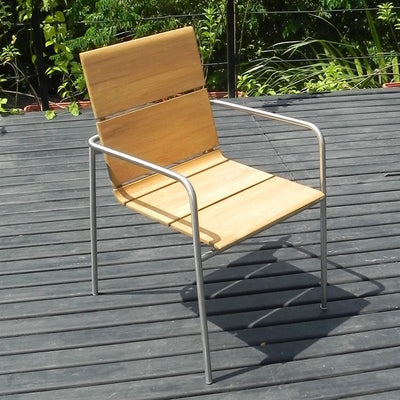 Ensemble de chaises empilables Fides 150 composé d'une table à manger Fides 150 x 100 et de chaises empilables Fides en teck avec acier inoxydable