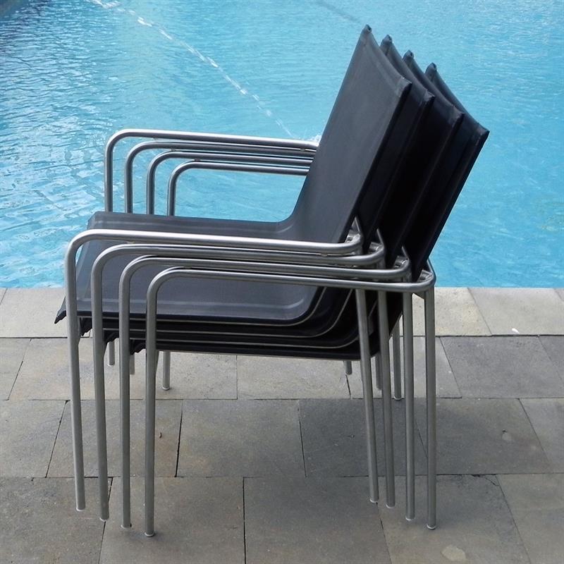 Ensemble de chaises empilables Fides 250 composé d'une table extensible Fides 250/175 x 100 et de chaises empilables Fides en acier inoxydable avec Batyline Bes