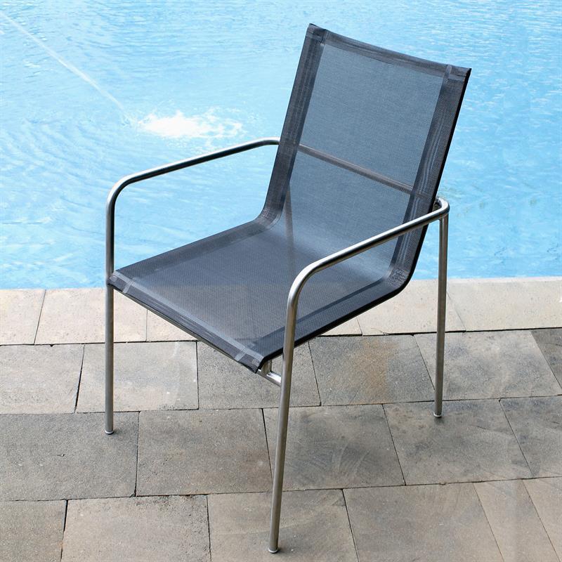 Ensemble de chaises empilables Fides 250 composé d'une table extensible Fides 250/175 x 100 et de chaises empilables Fides en acier inoxydable avec Batyline Bes