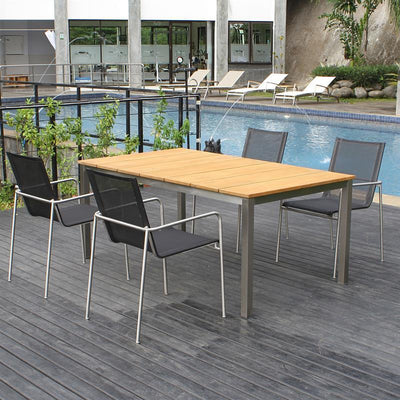 Ensemble de chaises empilables Fides 250 composé d'une table extensible Fides 250/175 x 100 et de chaises empilables Fides en acier inoxydable avec Batyline Bes