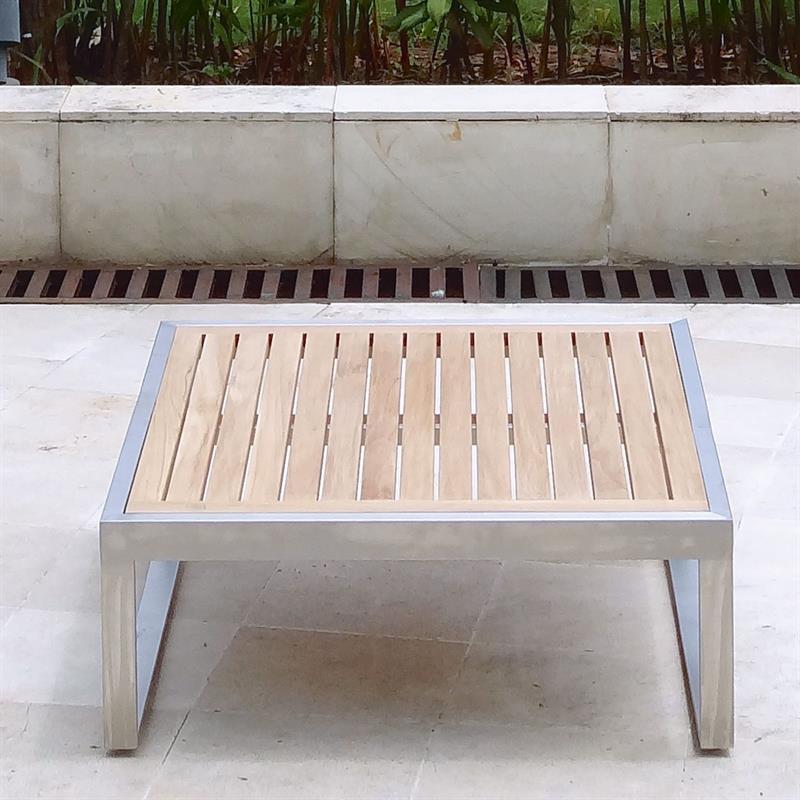 Tessin Lounge Set bestehend aus: 1 x Seitenmodul rechts, 1 x Eckmodul, 1 x Mittelmodul, 1 x Seitenmodul links , 1 x Tessin Einsitzer alle mit Polster in Sunproof und 1x Ottomane ohne Polster