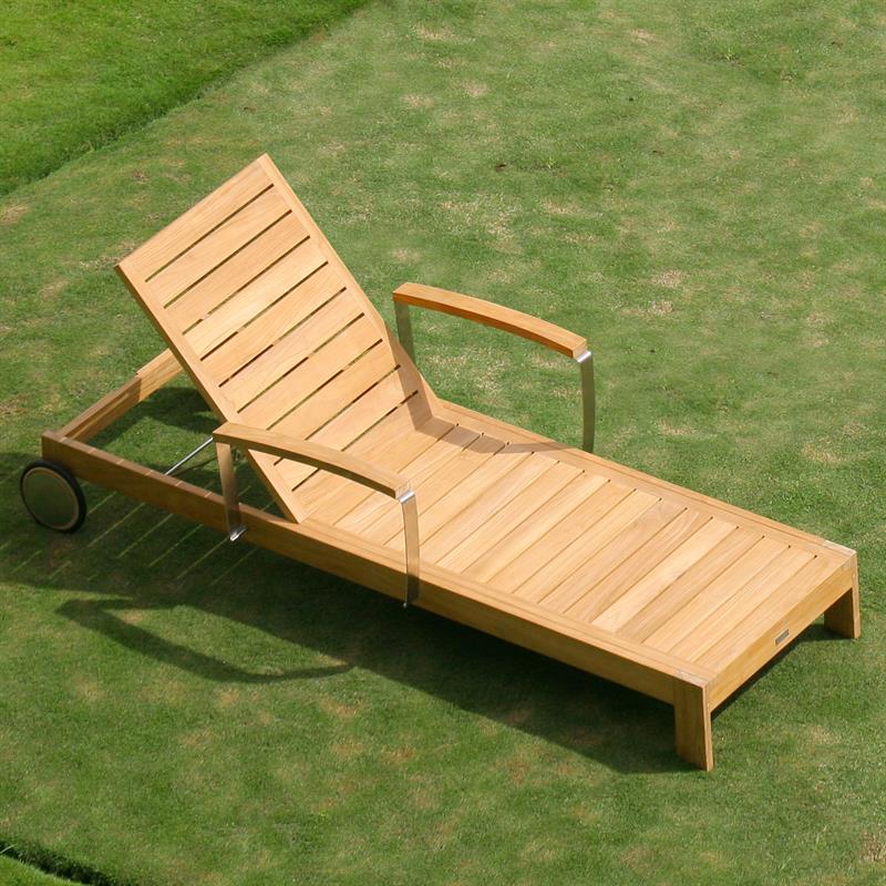 Chaise longue Nivelle avec accoudoirs - Teck certifié GRADE A + ferrures en acier inoxydable