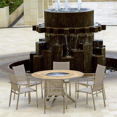 Table Signature ronde 137 cm en teck avec plateau rotatif en acier inoxydable