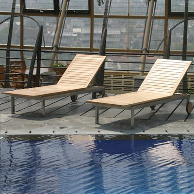 Ensemble de 2 chaises longues Moselle composé de 2 chaises longues Moselle 204,5 x 62 x 35 cm - teck certifié GRADE A + structure en acier inoxydable et 2 coussins de chaise longue en Sunproof