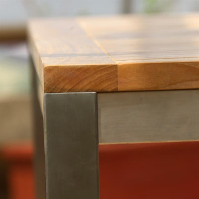Ensemble Alzette 160 composé d'une table à manger Florence 160 x 90 en teck avec structure en acier inoxydable et de chaises empilables Alzette en teck avec revêtement Batyline