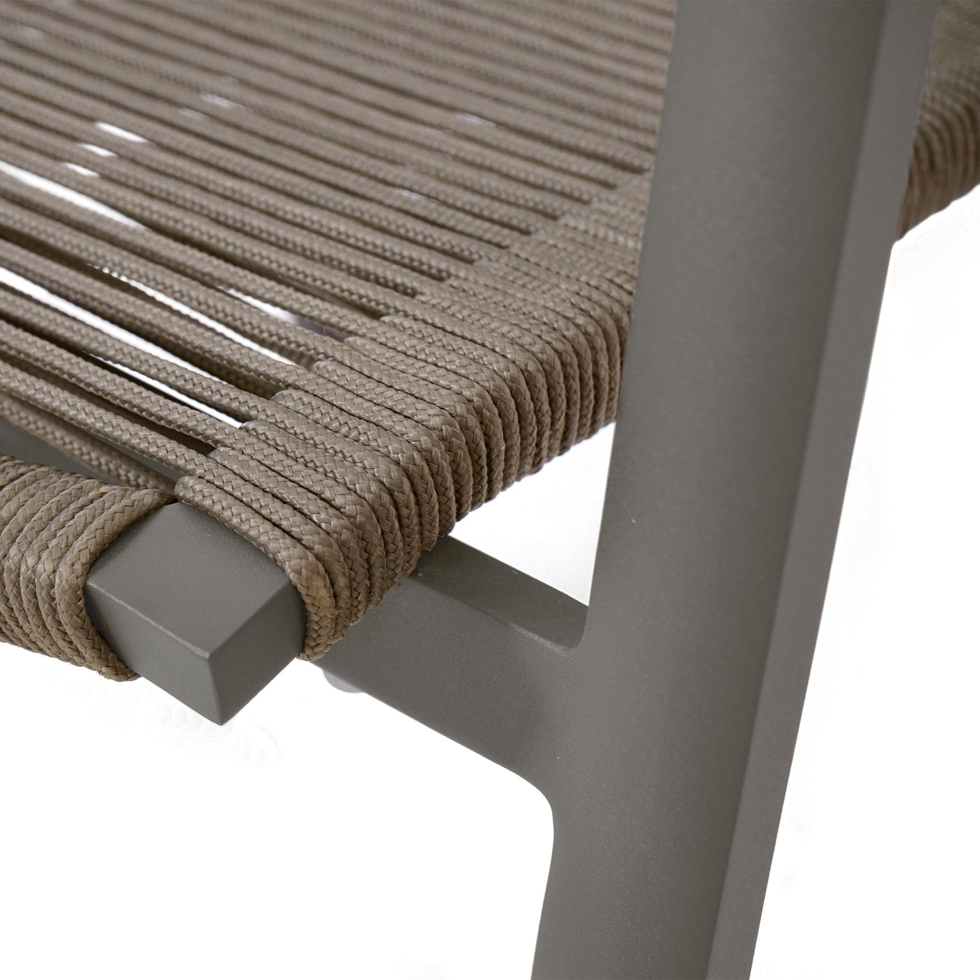 Chaise empilable Yuma avec dossier haut, corde résistante aux intempéries + revêtement en poudre d'aluminium